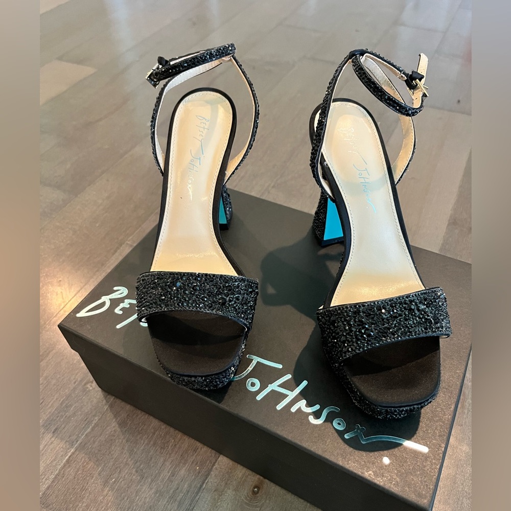 Betsey Johnson heels size 8